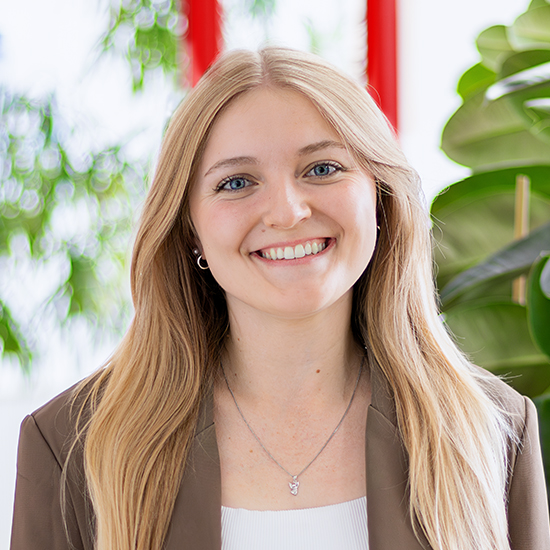 Nina Burda | Junior Online Marketing Manager